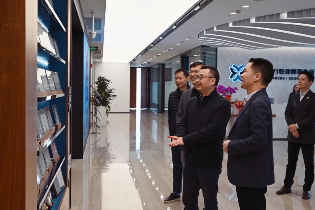 动态 | 上海市司法局莅临普世万联律所走访调研并为李向农主任颁发上海领军人才荣誉证书