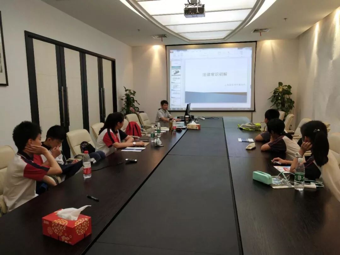 普世公益|“体验职业 践行法规”——记华师大四附中学生职业生涯实践活动 