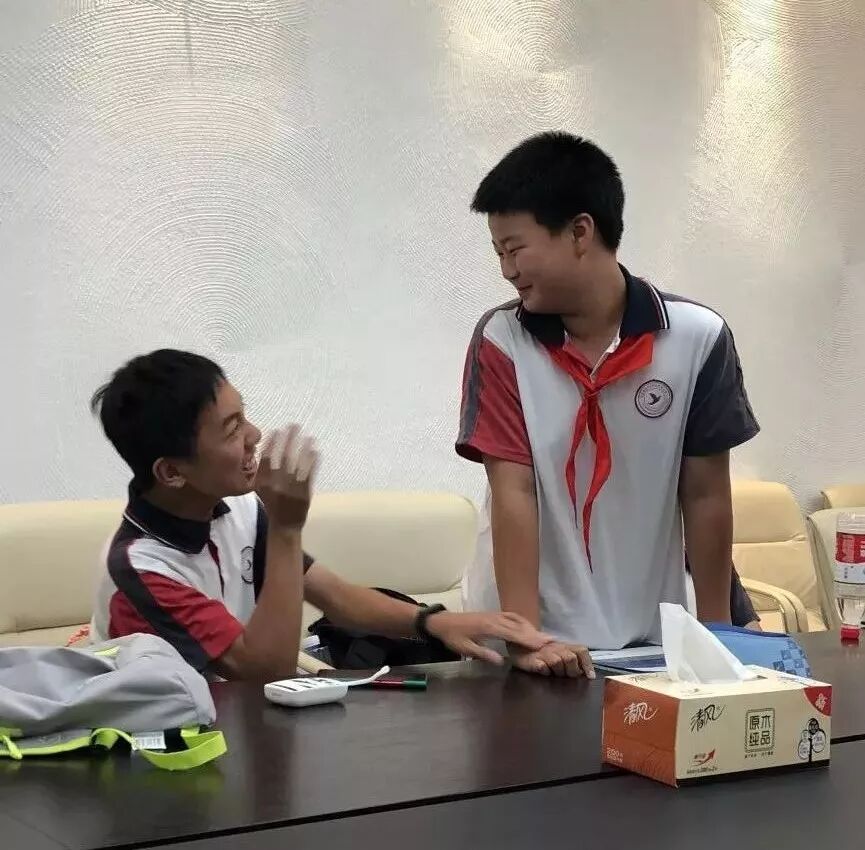 普世公益|“体验职业 践行法规”——记华师大四附中学生职业生涯实践活动 