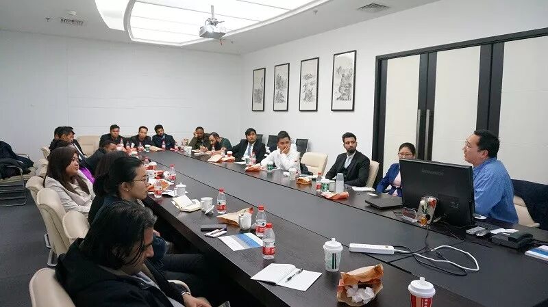 普世所为华东政法大学“一带一路”留学生讲授中国法律制度 | 普世公益