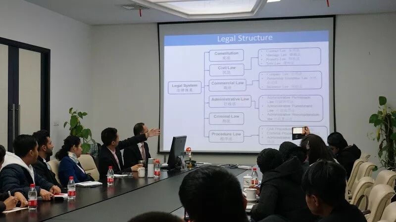 普世所为华东政法大学“一带一路”留学生讲授中国法律制度 | 普世公益