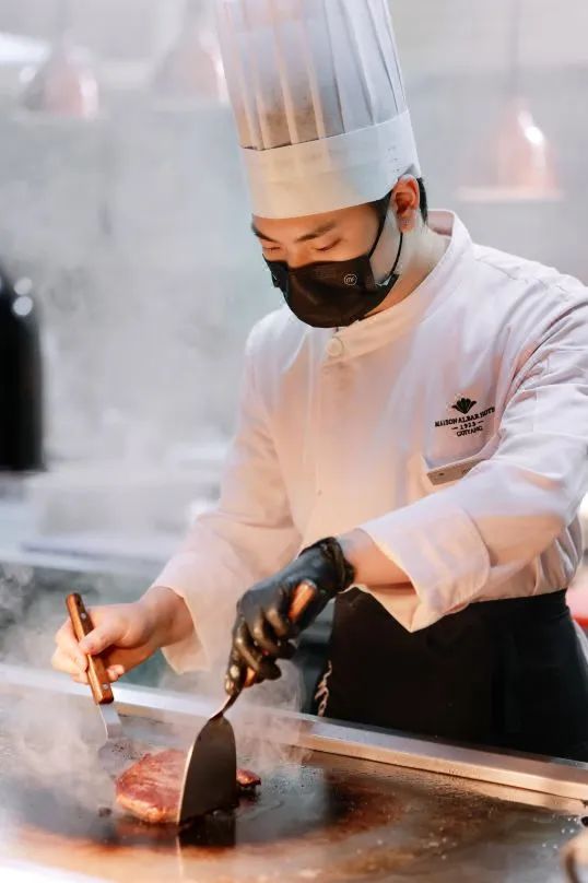 【可用至12月】贵阳观山湖安珀低至65折享早午晚三餐，暑期不加价！打卡亚太首家安珀旗舰店！