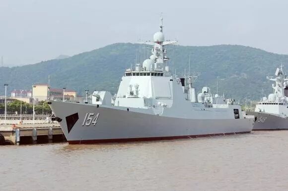 "厦门"号,舷号154,是我国自行研制生产的新型导弹驱逐舰.