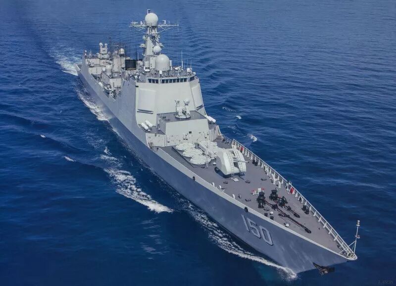 "荆州"号导弹护卫舰,舷号532."巢湖"号综合补给舰,舷号890.