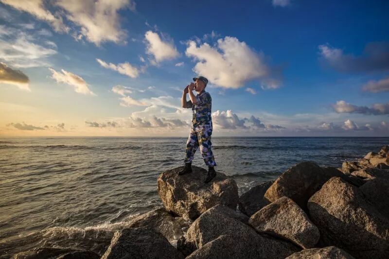 你守护的海域是我深爱的共和国神圣土地一生只爱浪花白,一世钟情