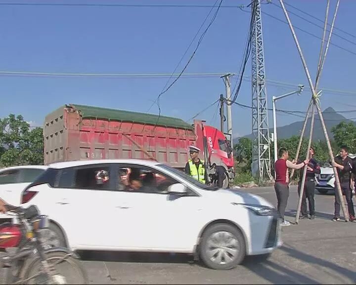 大货车|行车注意！近日大货车碰撞自行车，一人当场死亡