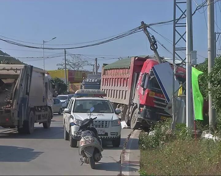 大货车|行车注意！近日大货车碰撞自行车，一人当场死亡