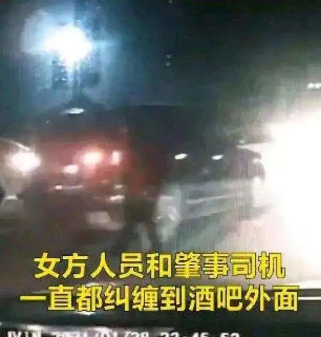 【女性】别换衣，酒吧厕所里有双面镜（组图） - 19