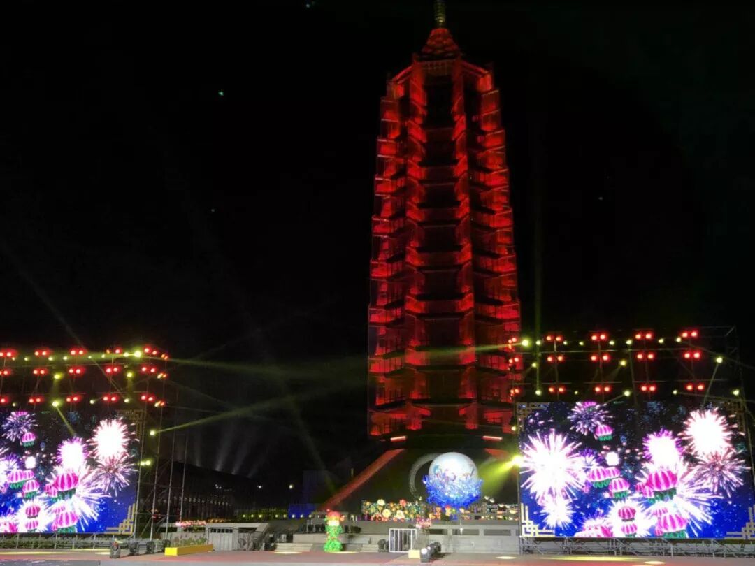 昨夜上灯的南京大报恩寺。