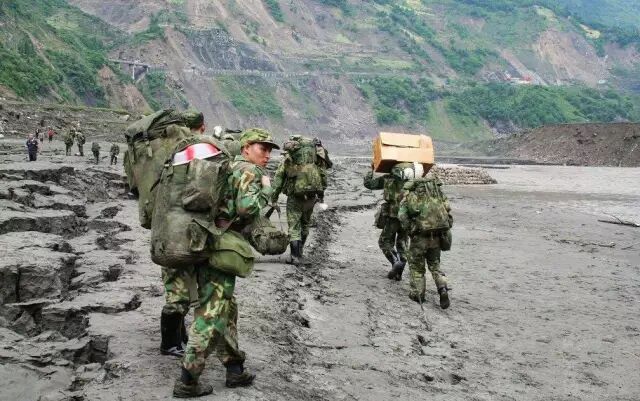 汶川地震首次暴露中国的惊人战争动员能力世界为之震撼