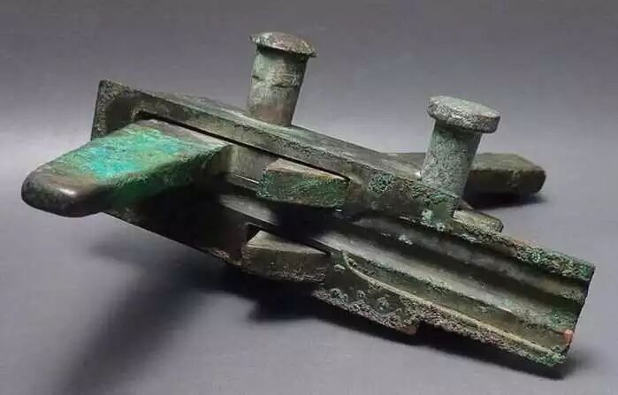 图片:汉代出土的弩机