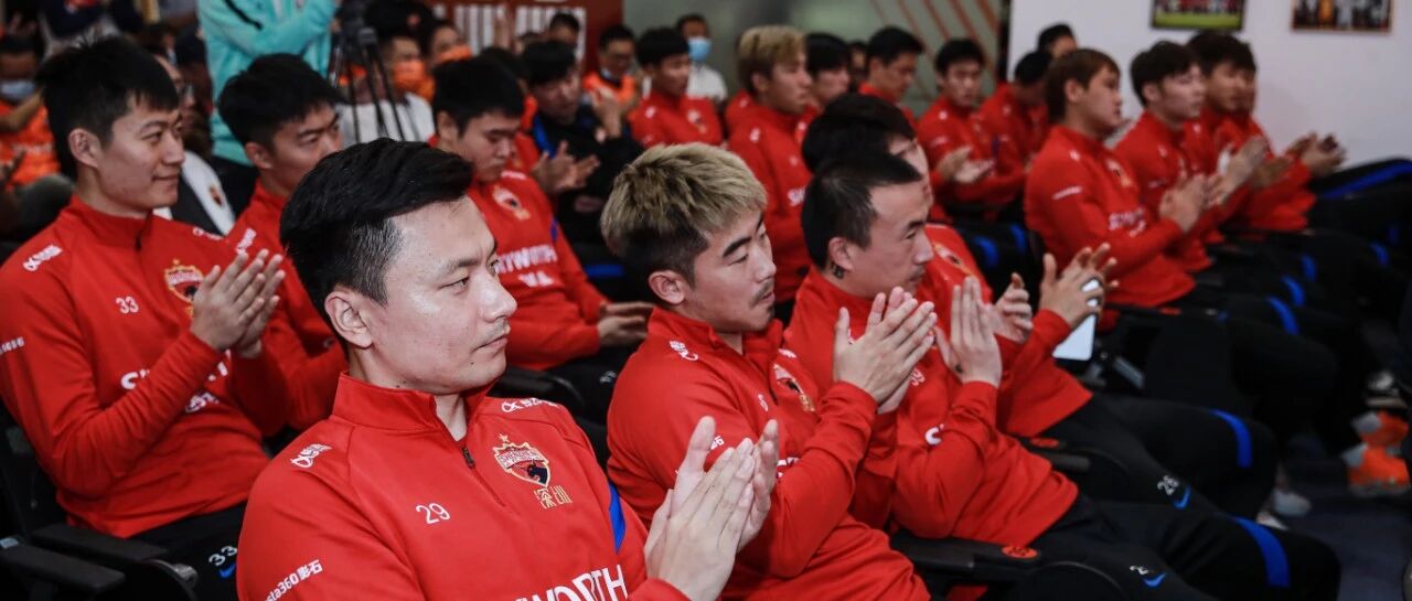 一面高调冲亚冠 一面母公司被停牌 这支到处都是老熟人的球队很玄幻