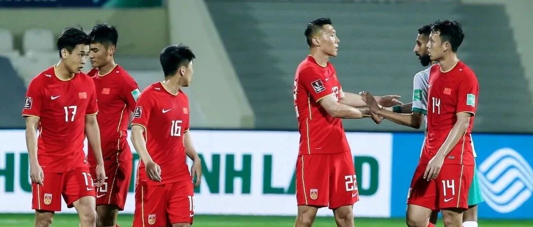 前有吴曦躲球 后有大宝散步 他们到底是活该被喷还是被冤枉了