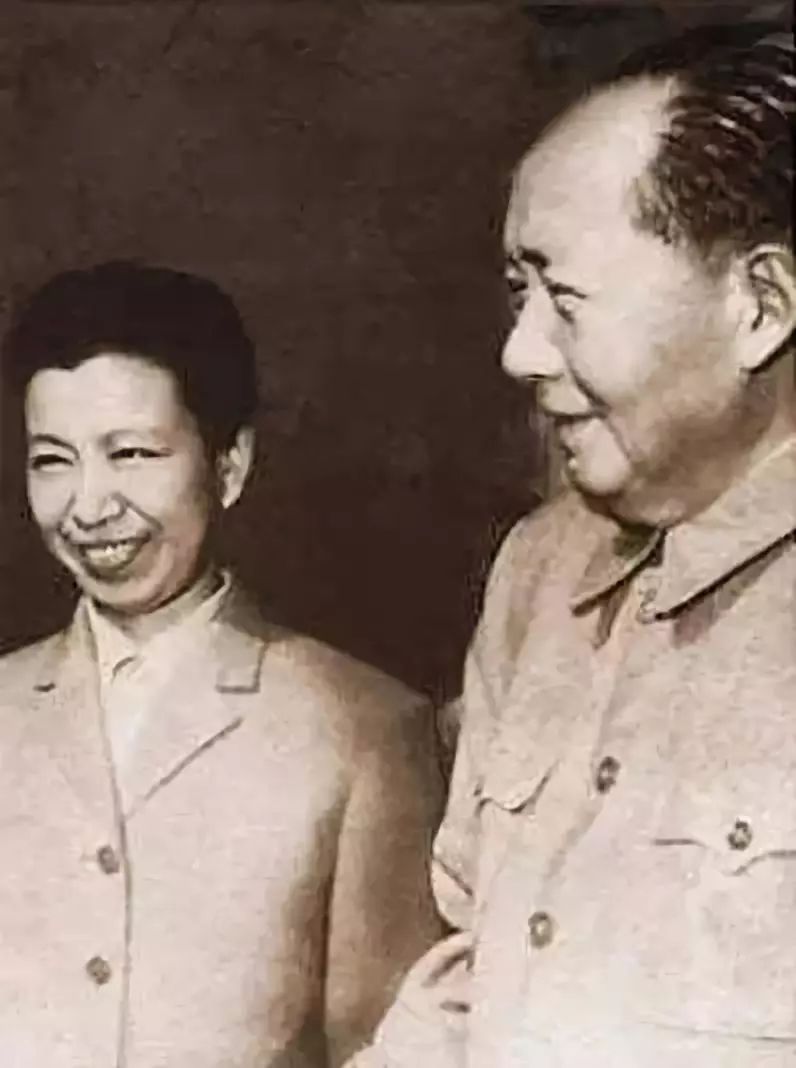 江青 毛泽东和江青的38年夫妻合影集 由千里发表 文学城