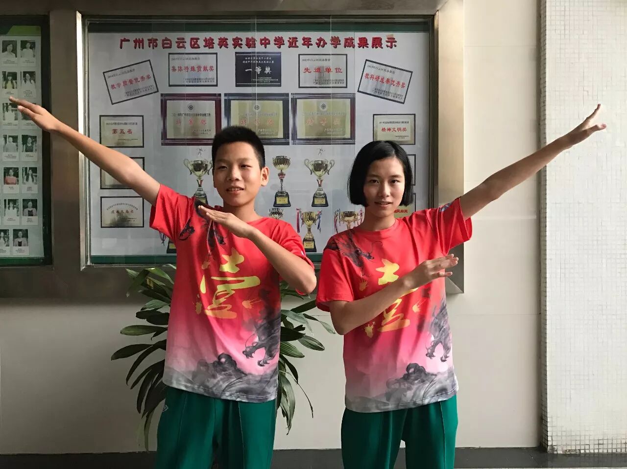 undefined 炫彩班服,年轻就是无极限!