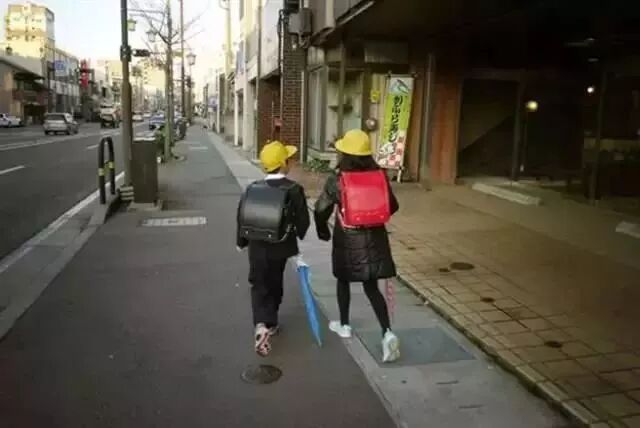 为什么日本小学生的书包这么贵？原来这就是原因！