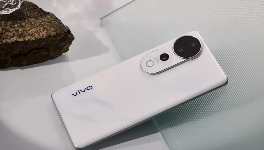 可以“闭眼买”的4款手机，都是低价高配，一步到位能用6年