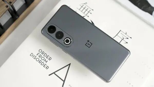 可以“闭眼买”的4款手机，都是低价高配，一步到位能用6年