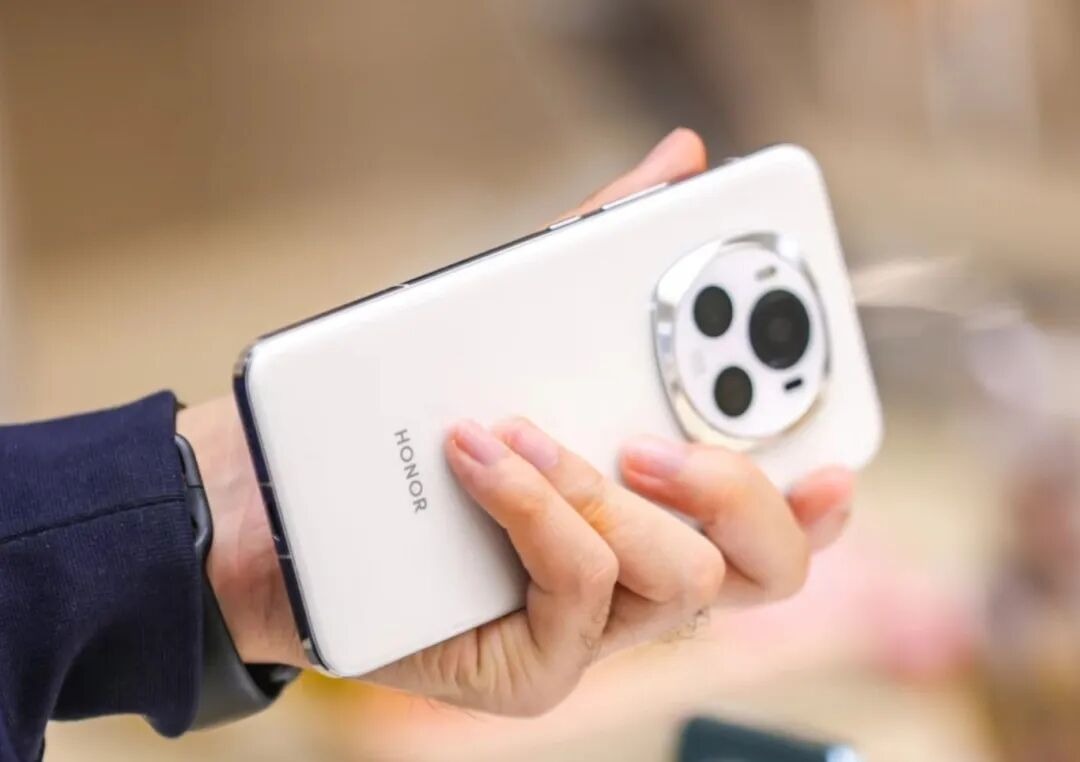 买手机别太抠搜，2024年公认好用的3款手机，轻松用五年