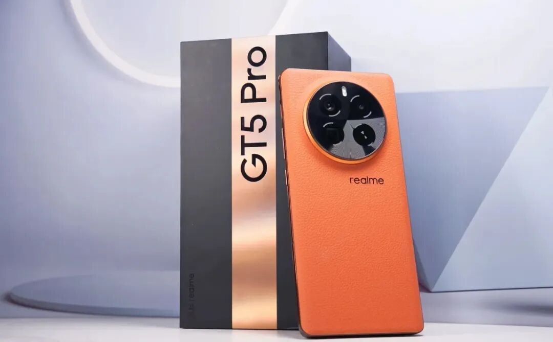 买手机别太抠搜，2024年公认好用的3款手机，轻松用五年