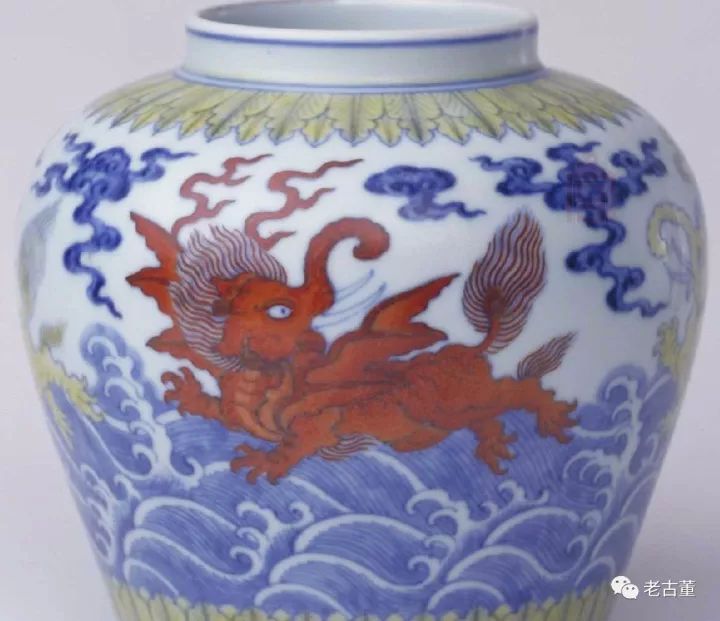 明代 大明宣徳年製 陶磁器 青花纏枝花卉海水龍紋折沿盆【仁】染