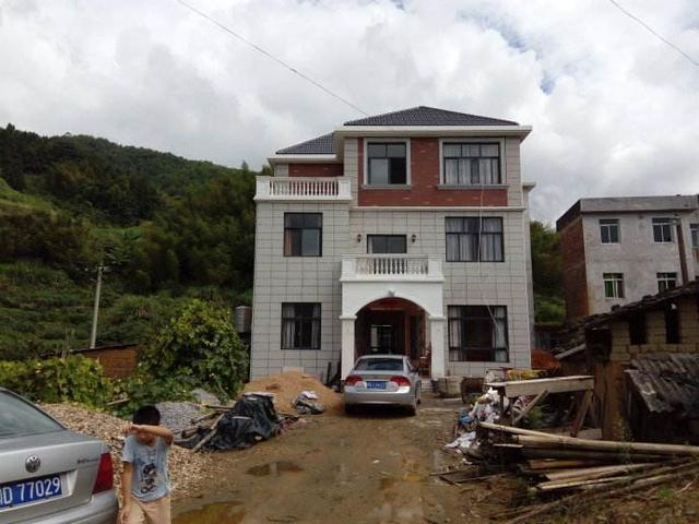 为什么农村很多人喜欢把房子建在路边?原来是..
