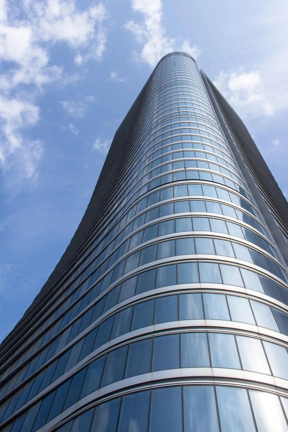 厦门新地标"英蓝国际金融中心",灵感源自汉字"门"