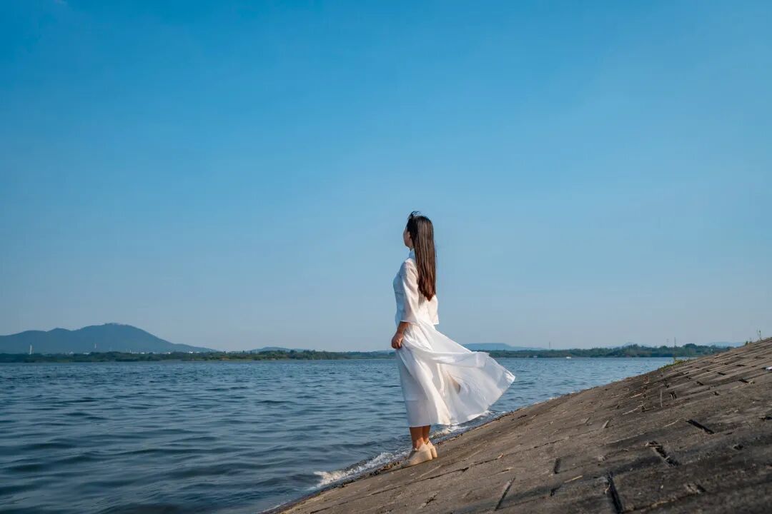 一个人真正的成熟就是不动声色做自己的摆渡人