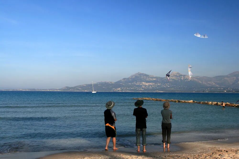 人到中年才发现，朋友都很现实
