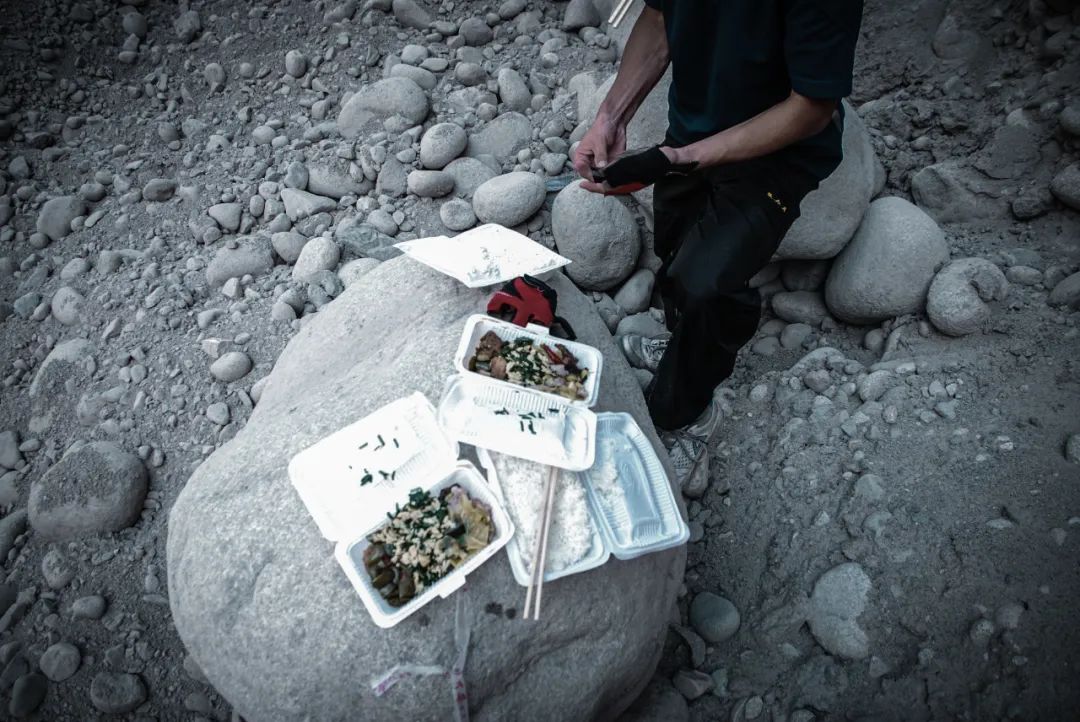 十年前的川藏線——塌方、土石流、塞車、搶劫…… 旅遊 第103張