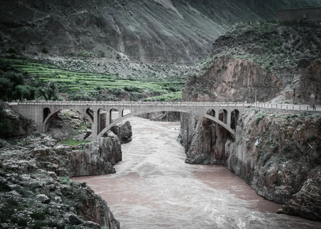 十年前的川藏線——塌方、土石流、塞車、搶劫…… 旅遊 第90張