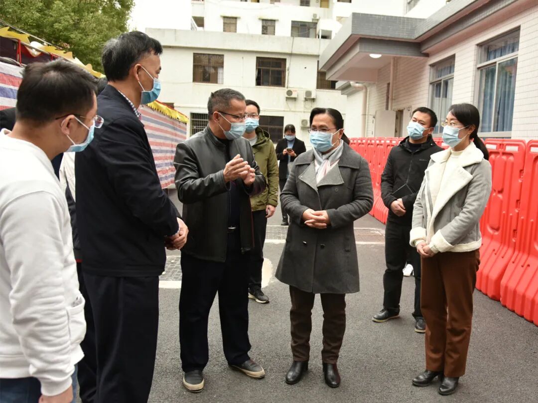 梁健梅指出,当前疫情防控形势复杂严峻,医院是疫情防控的主战场,主