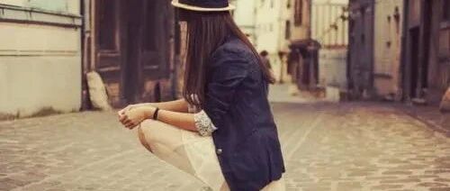 发朋友圈伤感的说说文案，简短入心