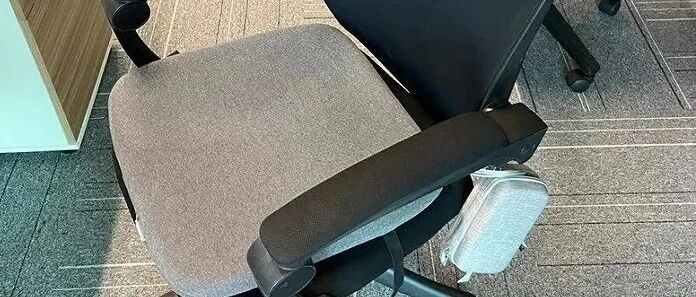 公司发智能坐垫，名义上管理员工健康问题，HR透露实情后，员工：细思恐极！