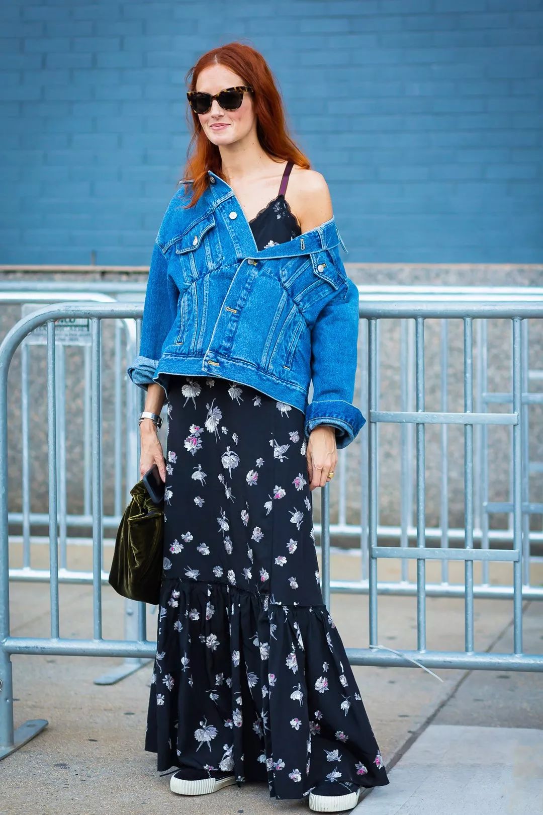 外套里面別穿打底衫了，2019年春天流行這樣穿！ 時尚 第11張