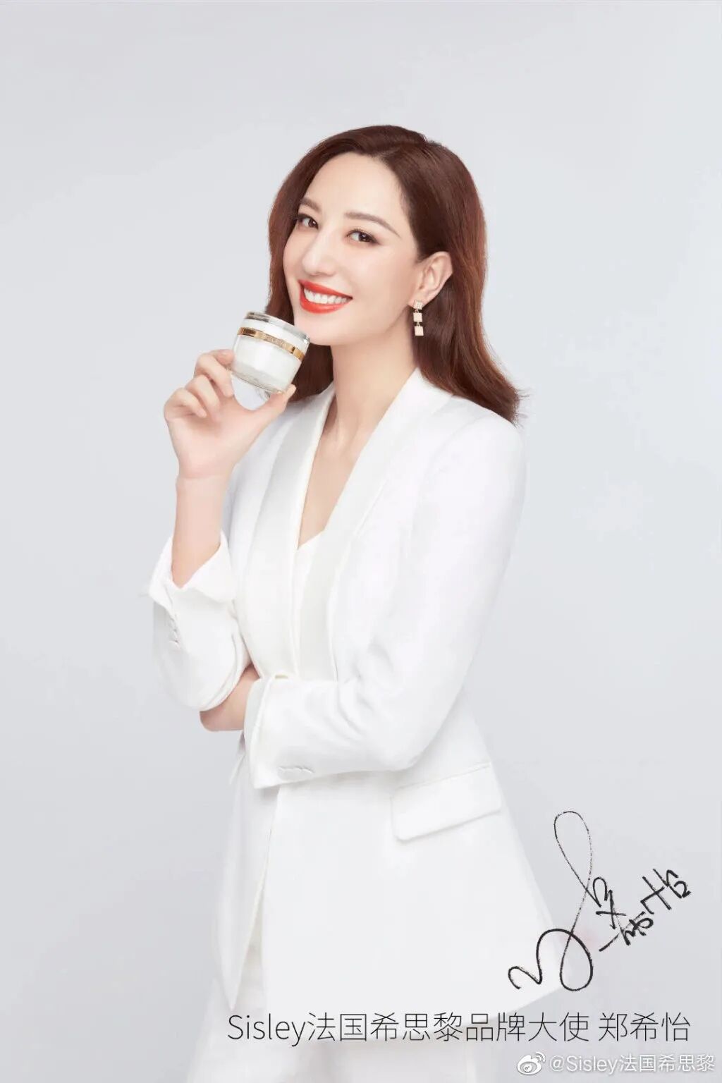 张含韵@沈梦辰@王霏霏事实上,在《乘风破浪的姐姐》没有播出前,"姐姐