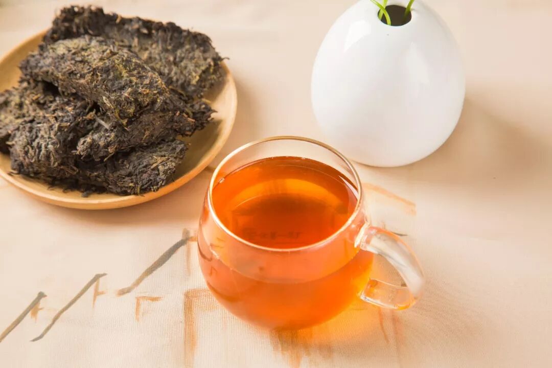 昼夜均分寒暑平，黑茶相伴金秋顺