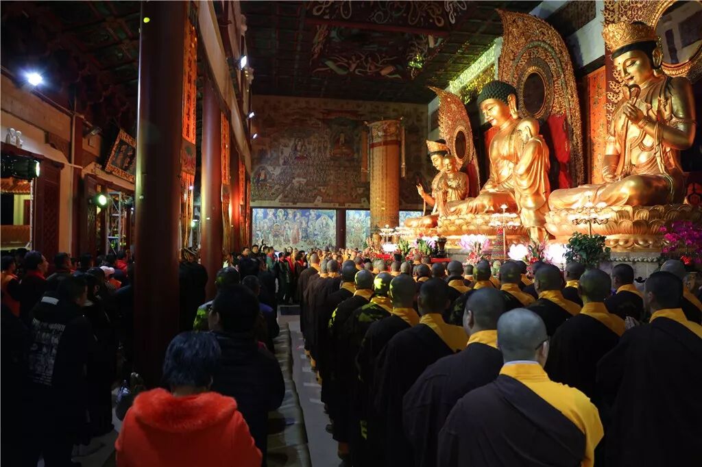 寺院跨年盛世钟鸣61祈福五洲深圳弘法寺举行2019新年鸣钟供灯祈福法