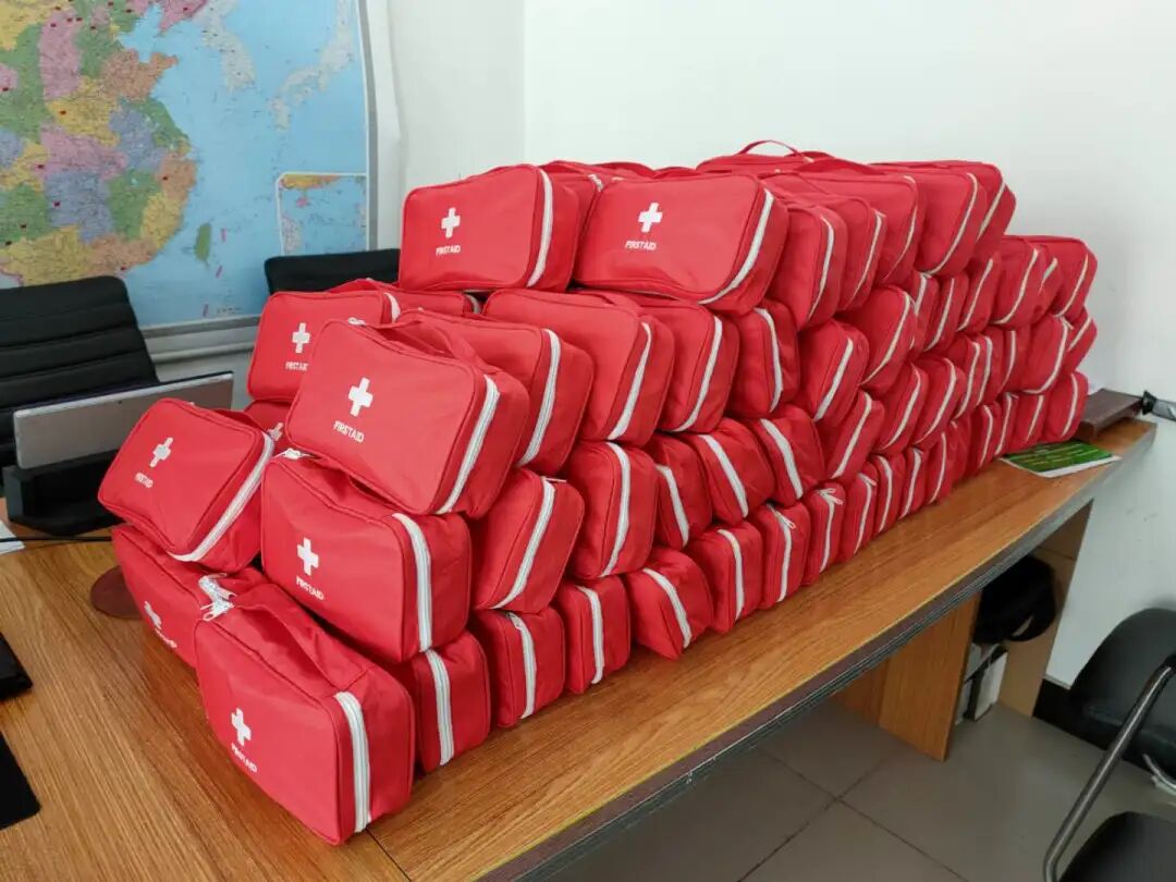 温暖速递防疫物资包助力困难家庭和人群