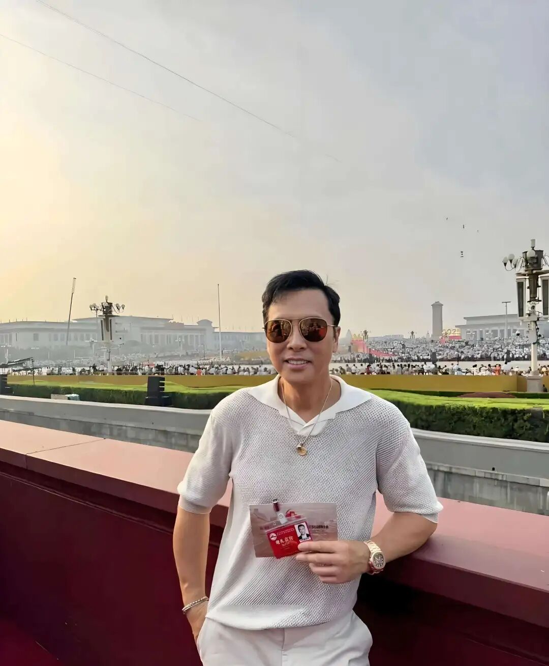 张雨霏晒阅兵现场照,22位明星名人看阅兵，甄子丹自豪,马龙腼腆,张明敏一句话让人绷不..