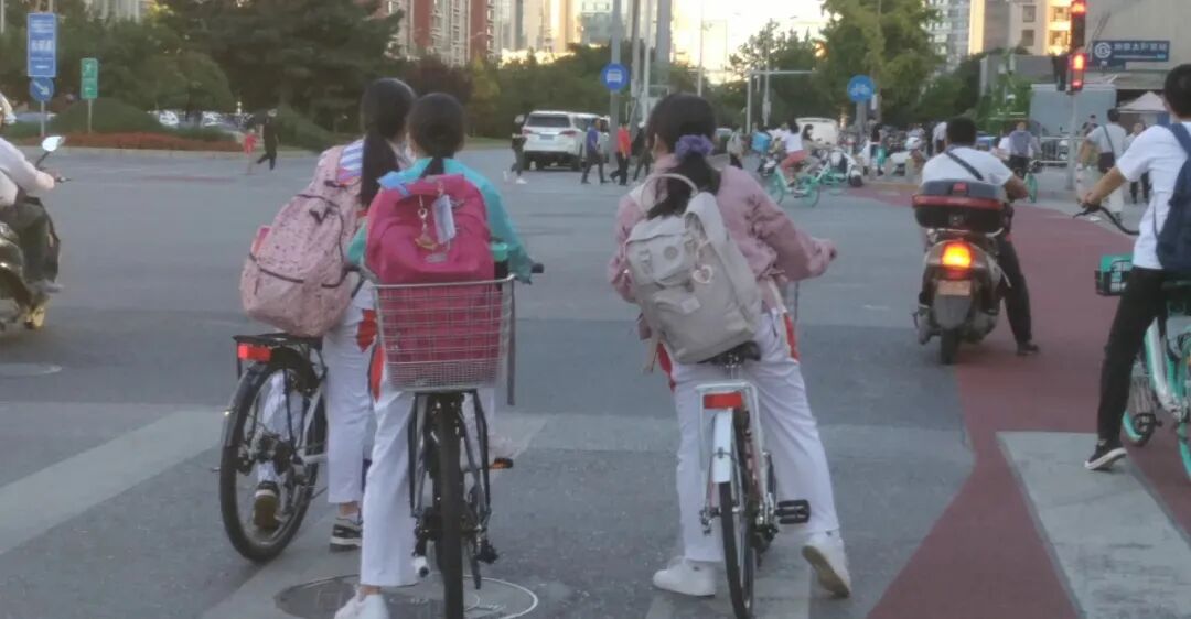 别总拿孩子和你小时候比, 中国孩子已经变了！