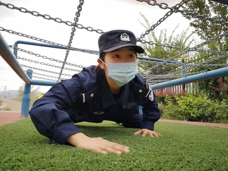 90后女特警陈秀舞刀弄枪的别样青春