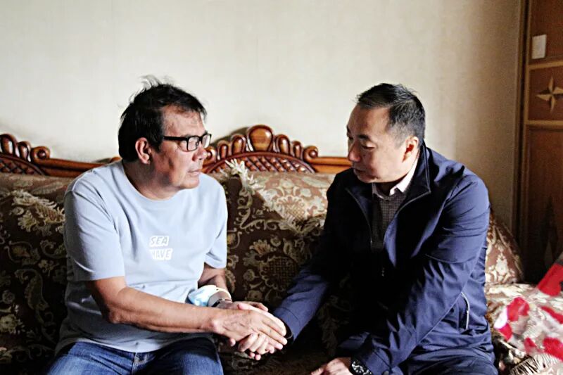 致敬公安英烈新疆公安开展烈士纪念日专项慰问
