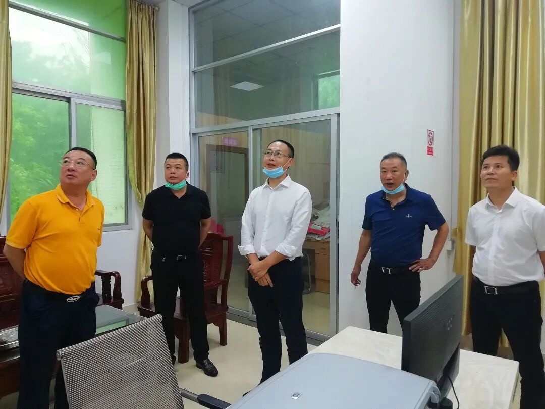 6月23日下午,市民政局党组书记,局长罗舜煜同志带队深入潮阳区和平镇