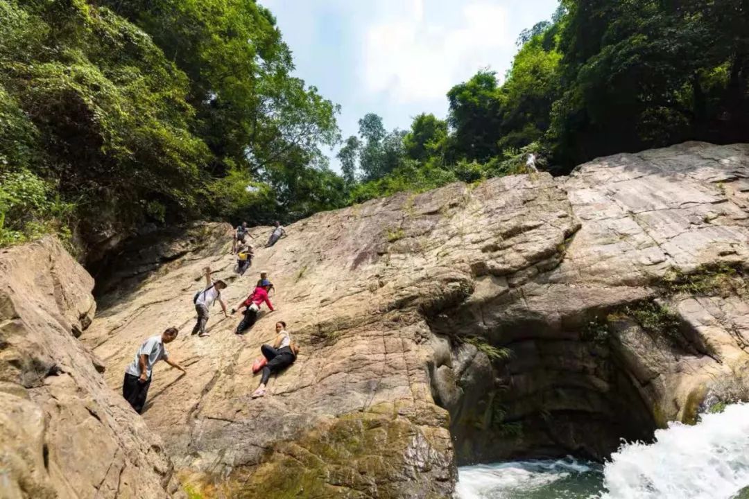 美炸！柳州附近竟藏著一個神秘景點「石中河」！還有清涼瀑布… 旅遊 第22張