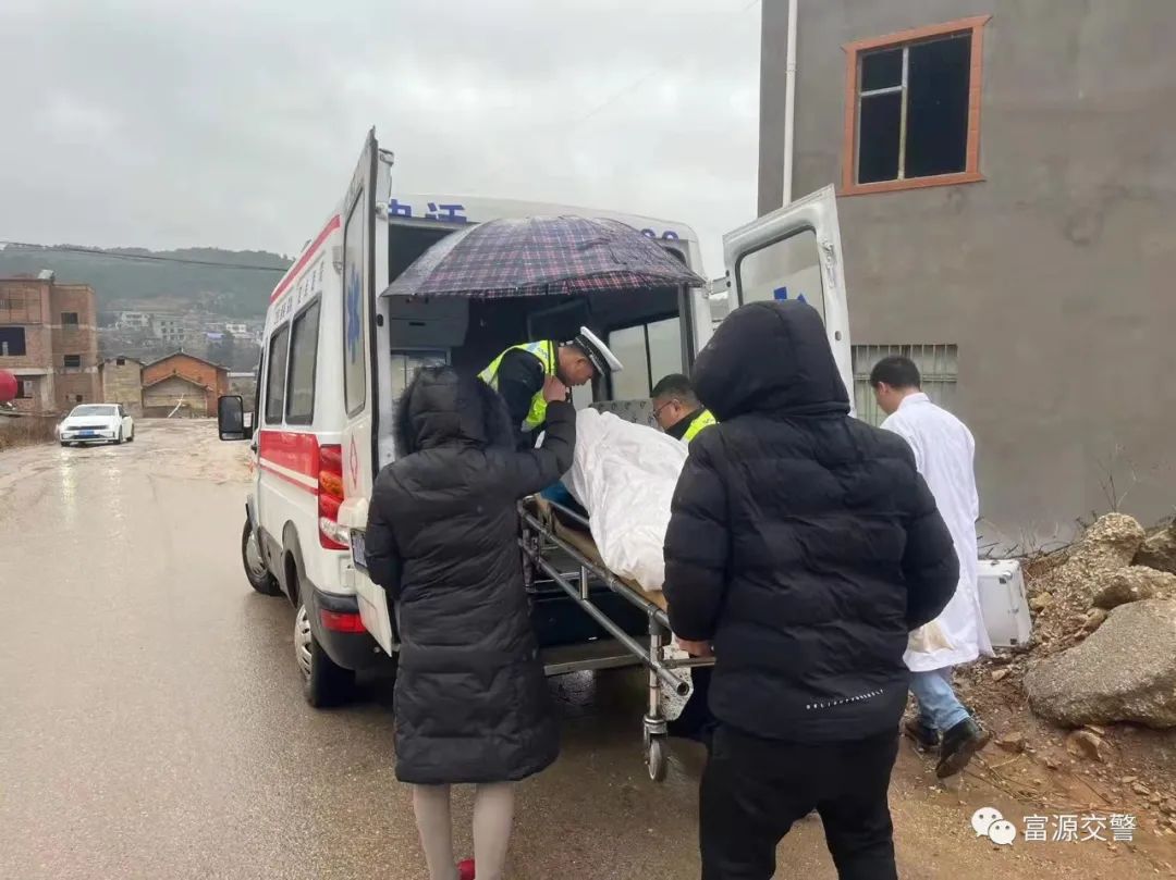 玉米引发追尾事故警医合作