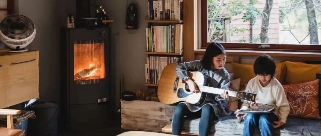 日本三胎五口之家逃离计划：从城市搬到乡下隐居，种菜钓鱼，赏花听雪，引上亿人围观！