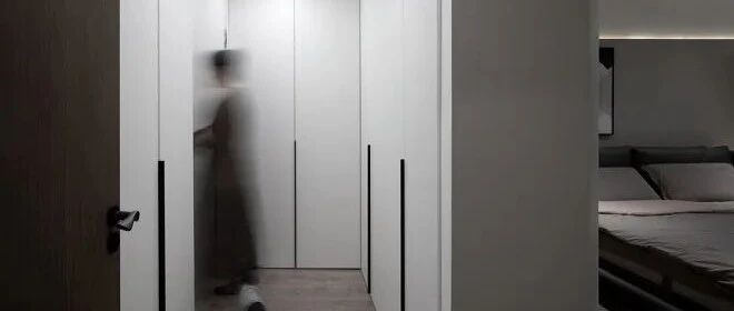 婆婆说：厕所门对床伤肾，必拆！她这样改，全家服气！