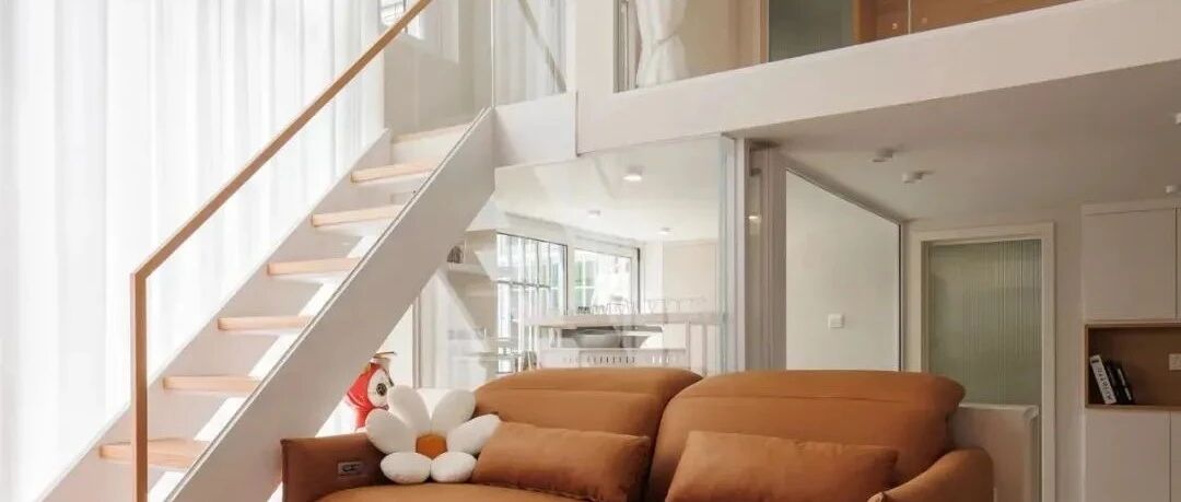 4.3米层高、40㎡，却塞下阳光大客厅、步入式衣帽间和双楼梯：合理错层，蜗居变豪宅！