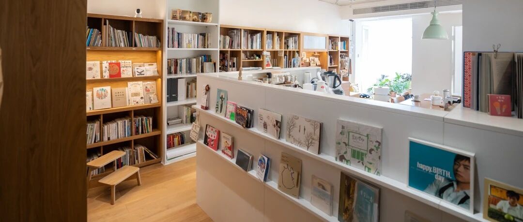 65平住出100平的感觉，还在家里造了个图书馆，这个武汉女孩的家也太厉害了